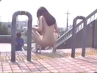 Jepang naked young woman walking in publik