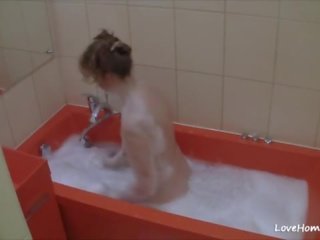 Chick takes a relaxing bath thereafter the work <span class=duration>- 16 min</span>