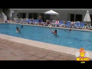 Locuras en una piscina pública 2º melacasco.com