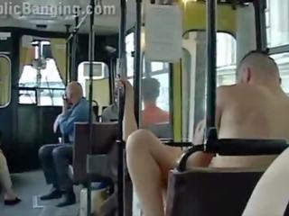 Extremo público xxx película en un ciudad autobús con todo la passenger observando la pareja joder