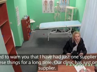 Surgeon baszik szőke sales nő -ban egy iroda