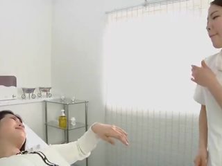 Giapponese lesbica provocante sputare massaggio clinica sottotitolato