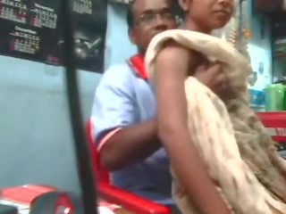 Intialainen desi teini-ikäinen perseestä mukaan naapuri setä sisäpuolella myymälä